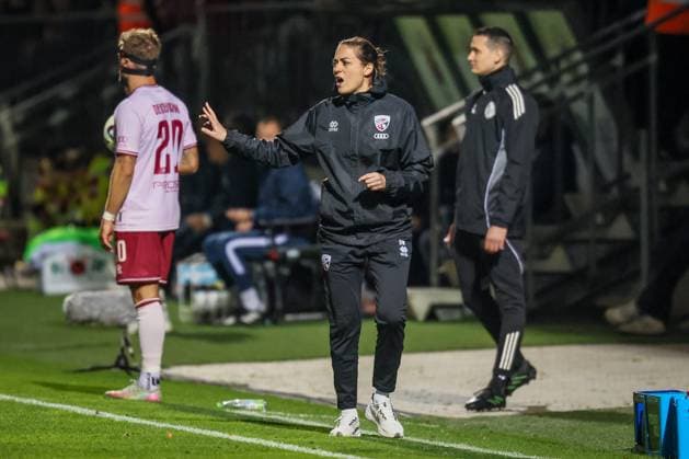 3 Liga FC Viktoria Köln FC Ingolstadt 04, 31 10 2025 Sabrina Wittmann head coach FC Ingolstadt 04 gives instructions to the team Cologne, 31 10 2025, 13 matchday of the 3 soccer league, FC Viktoria Köln FC Ingolstadt 04 at Sportpark Hoehenberg in Cologne The DFL regulations prohibit the use of photographs as image sequences and or quasi videos Copyright: xBEAUTIFULxSPORTS LeahxKohringx