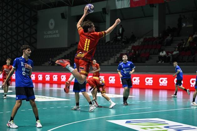 Romania v Kosovo - Men’s U-18 European Handball Championship Qualifiers ANKARA, TURKIYE - OCTOBER 31: Alexandru Hobinca (11) of Romania in action during Men’s U-18 European Handball Championship qualifiers handball match between Romania and Kosovo at Prof. Dr. Yasar Sevim Handball Hall in Ankara, Turkiye on October 31, 2025. Muhammed Abdullah Kurtar Anadolu Ankara Turkey. Editorial use only. Please get in touch for any other usage.  Copyright: x2025xAnadoluxMuhammedxAbdullahxKurtarx