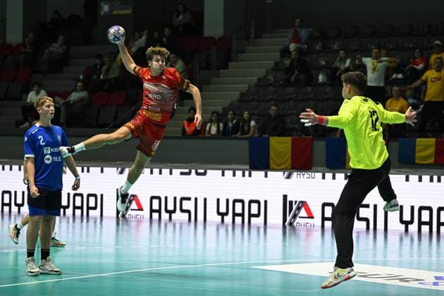 Romania v Kosovo - Men’s U-18 European Handball Championship Qualifiers ANKARA, TURKIYE - OCTOBER 31: David Andrei Comanici (5) of Romania in action during Men’s U-18 European Handball Championship qualifiers handball match between Romania and Kosovo at Prof. Dr. Yasar Sevim Handball Hall in Ankara, Turkiye on October 31, 2025. Muhammed Abdullah Kurtar Anadolu Ankara Turkey. Editorial use only. Please get in touch for any other usage.  Copyright: x2025xAnadoluxMuhammedxAbdullahxKurtarx
