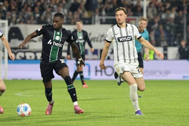 31 10 2025, Football, Men, 2 Bundesliga, Season 2025 2026, SV 07 Elversberg Hannover 96, Lukas Petkov SV 07 Elversberg , Noel Aseko Nkili Hannover 96 Elversberg Ursapharm Arena an der Kaiserlinde Saarland Germany EN Copyright: xSebastianxBachx