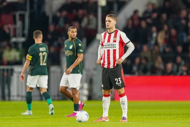 2025-10-31 PSV v Fortuna Sittard - Dutch Eredivisie EINDHOVEN, NETHERLANDS - OCTOBER 31: Joey Veerman of PSV during the Dutch Eredivisie match between PSV and Fortuna Sittard at Philips Stadium on October 31, 2025 in Eindhoven, Netherlands. Eindhoven Philips Stadium Netherlands Content not available for redistribution in The Netherlands directly or indirectly through any third parties. Copyright: xAndrexWeeningx