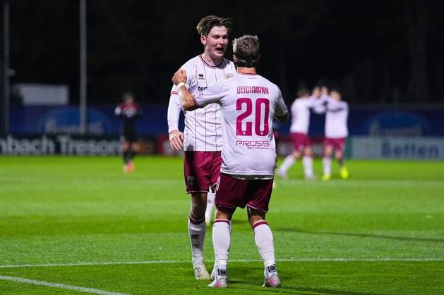 31 10 2025, xydrx, Fußball, 3 Liga, FC Viktoria Köln FC Ingolstadt 04, Saison 2025 2026, Sportpark Höhenberg Torjubel nach dem Tor zum 1 0 für den FC Ingolstadt durch Torschütze Yannick Deichmann FC Ingolstadt 20 zusammen mit Frederik Christensen FC Ingolstadt 11 DFB regulations prohibit any use of photographs as image sequences and or quasi video Nordrhein Westfahlen Deutschland