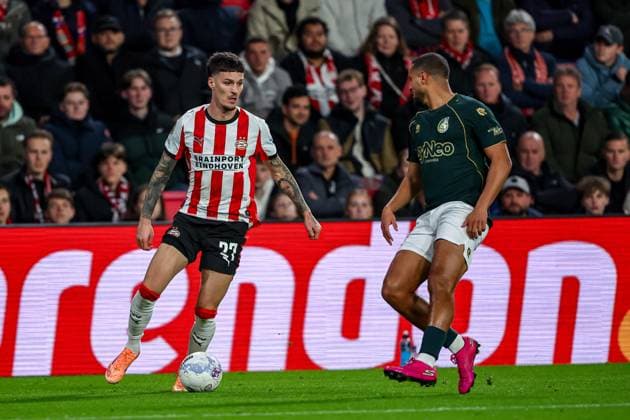 EINDHOVEN , 31-10-2025 , Philips Stadium , season 2025 2026 , Dutch football Eredivisie , match between PSV and Fortuna , picture shows PSV player Dennis Man PSV - Fortuna  x31782426x Copyright: