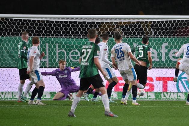 Yassine Bouchama Preußen Münster , re , scores the goal to 2 1 31 10 2025, Soccer 2 Bundesliga, Season 2025 2026, 11 Matchday, Preußen Münster Holstein Kiel DFL regulations prohibit any use of photographs as image sequences and or quasi video Muenster Preussenstadion Nordrhein Westfalen Germany Team2