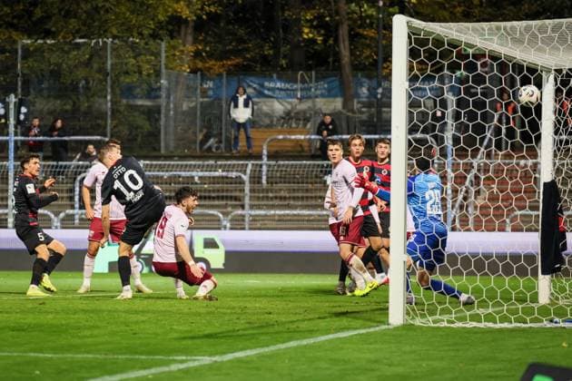 3 Liga FC Viktoria Köln FC Ingolstadt 04, 31 10 2025 The goal for 1 1 by David Otto Viktoria Köln, 10 Köln, 31 10 2025, 13 matchday of the 3 Football League, FC Viktoria Köln FC Ingolstadt 04 at Sportpark Hoehenberg in Cologne The DFL regulations prohibit the use of photographs as image sequences and or quasi videos Copyright: xBEAUTIFULxSPORTS LeahxKohringx