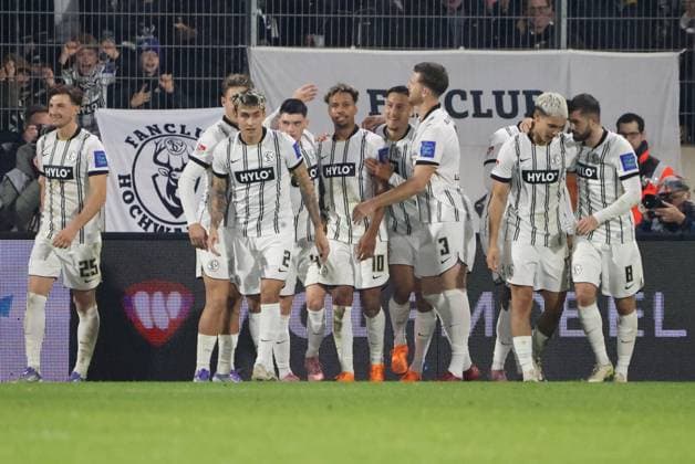 31 10 2025, Football, Men, 2 Bundesliga, Season 2025 2026, SV 07 Elversberg Hannover 96, Goal celebration to 2 1, Goalscorer Bambase Conte SV 07 Elversberg Elversberg Ursapharm Arena an der Kaiserlinde Saarland Germany EN Copyright: xSebastianxBachx