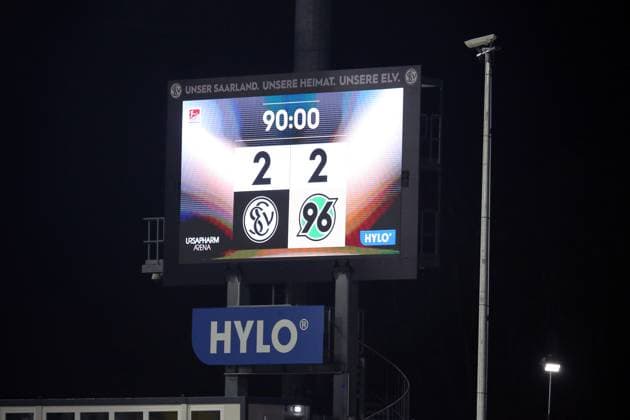 31 10 2025, xmohx, Soccer 2 Bundesliga, SV Elversberg Hannover 96 v l Final score on the scoreboard DFL DFB REGULATIONS PROHIBIT ANY USE OF PHOTOGRAPHS as IMAGE SEQUENCES and or QUASI VIDEO Elversberg