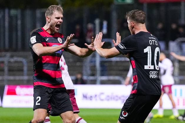 31 10 2025, xydrx, Fußball, 3 Liga, FC Viktoria Köln FC Ingolstadt 04, Saison 2025 2026, Sportpark Höhenberg Torjubel nach dem Tor zum 1 1 für den FC Viktoria Köln durch Torschütze David Otto FC Viktoria Köln 10 zusammen mit Lars Dietz FC Viktoria Köln 2 DFB regulations prohibit any use of photographs as image sequences and or quasi video Nordrhein Westfahlen Deutschland