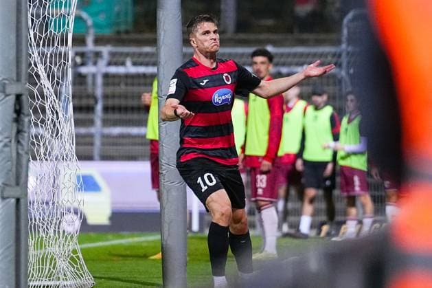 31 10 2025, xydrx, Fußball, 3 Liga, FC Viktoria Köln FC Ingolstadt 04, Saison 2025 2026, Sportpark Höhenberg Torjubel nach dem Tor zum 1 1 für den FC Viktoria Köln durch Torschütze David Otto FC Viktoria Köln 10 DFB regulations prohibit any use of photographs as image sequences and or quasi video Nordrhein Westfahlen Germany