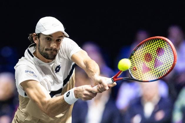Rolex Paris Masters 2025 - Day 5 Valentin Vacherot (MON) plays his men s singles match against Felix Auger-Aliassime (CAN) on day five of the Paris ATP, Tennis Herren Masters 1000 tennis tournament at the Paris La Defense Arena in Nanterre, on the outskirts of Paris. Paris France  Copyright: xIbrahimxEzzatx originalFilename:ezzat-notitle251031_np2Gf.jpg