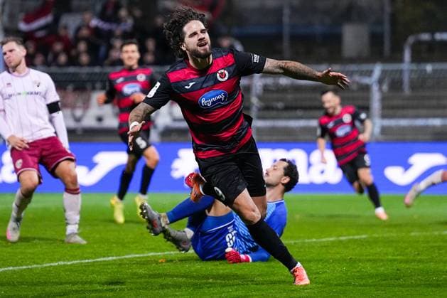 31 10 2025, xydrx, Football, 3 Liga, FC Viktoria Köln FC Ingolstadt 04, Saison 2025 2026, Sportpark Höhenberg Torjubel nach dem Tor zum 2 1 für den FC Viktoria Köln durch Torschütze Lex Tyger Lobinger FC Viktoria Köln 9 DFB regulations prohibit any use of photographs as image sequences and or quasi video Nordrhein Westfahlen Germany