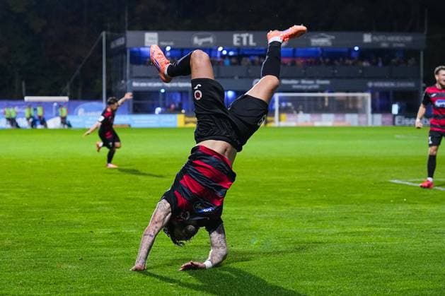 31 10 2025, xydrx, Fußball, 3 Liga, FC Viktoria Köln FC Ingolstadt 04, Saison 2025 2026, Sportpark Höhenberg Torjubel nach dem Tor zum 3 1 für den FC Viktoria Köln durch Torschütze Lex Tyger Lobinger FC Viktoria Köln 9 DFB regulations prohibit any use of photographs as image sequences and or quasi video Nordrhein Westfahlen Germany