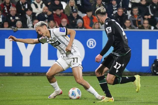 31 10 2025, xmohx, Soccer 2 Bundesliga, SV Elversberg Hannover 96 v l Foul by Bastian Allgeier Hannover 96 on Frederik Schmahl SV Elversberg DFL DFB REGULATIONS PROHIBIT ANY USE OF PHOTOGRAPHS as IMAGE SEQUENCES and or QUASI VIDEO Elversberg