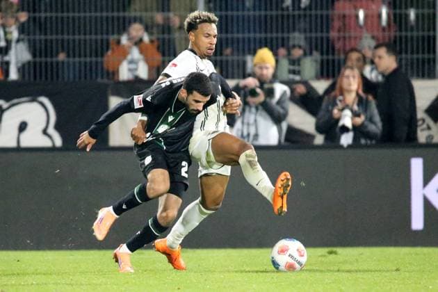 31 10 2025, xmohx, Soccer 2 Bundesliga, SV Elversberg Hannover 96 v l Bambase Conte SV Elversberg Waniss Taibi Hannover 96 Zweikampf, Aktion, action, battle for the ball DFL DFB REGULATIONS PROHIBIT ANY USE OF PHOTOGRAPHS as IMAGE SEQUENCES and or QUASI VIDEO Elversberg