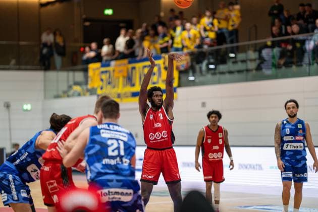 Germany 2 Barmer Basketball Bundesliga Pro A 2025 26, 6 Matchday SBB Baskets Wolmirstedt vs Phoenix Hagen Wolfgang Lakenmacher Halle Magdeburg Travis Henson SBB Baskets Wolmirstedt, 2 Copyright: xTomxLauruschkatx