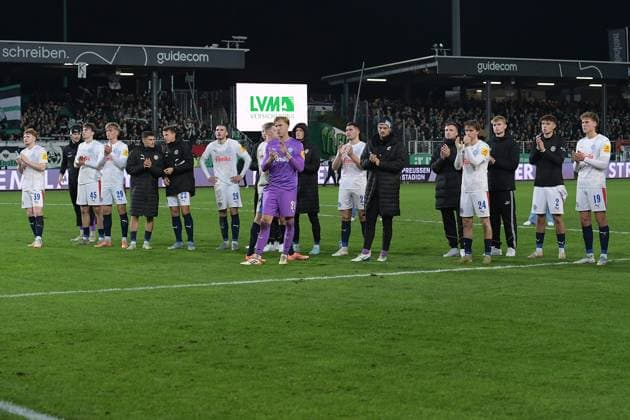 Soccer 2 Bundesliga 11 Matchday SC Preußen Münster Holstein Kiel on 31 10 2025 at LVM Preußenstadion in Münster Disappointed Kiel players thank their fans DFL regulations prohibit any use of photographs as image sequences and or quasi video xRx