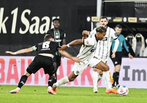 Soccer 2 Bundesliga Season 2025 26 31 10 2025 Ursapharm Arena SV Elversberg elv Hannover 96 h 2 2 Enzo LEOPOLD Hannover 96 , li Bambase CONTE elv Soccer 2 Bundesliga SV Elversberg