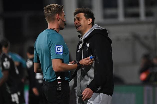 31 10 2025, xjrdrx, Soccer 2 Bundesliga, SV Elversberg Hannover 96 v l Referee Referee Timo Gerach Coach Vincent Wagner SV Elversberg DFL DFB REGULATIONS PROHIBIT ANY USE OF PHOTOGRAPHS as IMAGE SEQUENCES and or QUASI VIDEO Elversberg