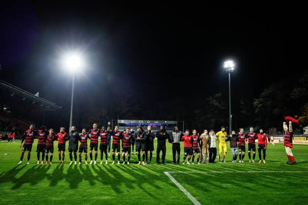 3 Liga FC Viktoria Köln FC Ingolstadt 04, 31 10 2025 Joy among the team of Viktoria Köln after the match Cologne, 31 10 2025, 13 matchday of the 3 soccer league, FC Viktoria Köln FC Ingolstadt 04 at Sportpark Hoehenberg in Cologne The DFL regulations prohibit the use of photographs as image sequences and or quasi videos Copyright: xBEAUTIFULxSPORTS LeahxKohringx