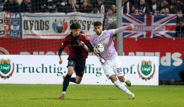 31 10 2025, xfsx, Men, Soccer, Season 2025 2026, Regionalliga Bayern, 16 Matchday SpVgg Unterhaching FC Wuerzburger Kickers v li Samuel Weiss SpVgg Unterhaching , Ebrahim Fahrahnak FC Wuerzburger Kickers Unterhaching uhlsport PARK Bayern Germany