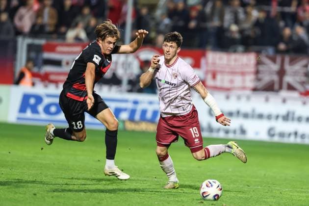 3 Liga FC Viktoria Köln FC Ingolstadt 04 duel Battle for the ball Kloss Tim 18 VK Linus Rosenlöcher 19, FCI 3 Liga FC Ingolstadt 04 Season 2025 2026 FC Viktoria Köln