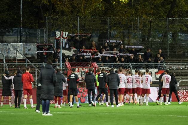 3 Liga FC Viktoria Köln FC Ingolstadt 04 defeat, hanging heads Players thank the fans who traveled with them 3 Liga FC Ingolstadt 04 Season 2025 2026 FC Viktoria Köln