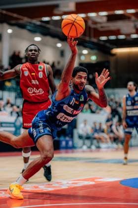 BB 2BL SBB Baskets Phoenix Hagen Marvin Omonigho Omuvwie Phoenix Hagen during the 2025 2026 season in the 2 Barmer Basketball Bundesliga Pro A SBB Baskets and Phoenix Hagen at the Wolfgang Lakenmacher Halle on October 31, 2025 in Magdeburg, Saxony-Anhalt, Germany