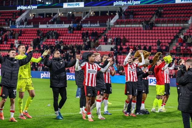 EINDHOVEN , 31-10-2025 , Philips Stadium , season 2025 2026 , Dutch football Eredivisie , match between PSV and Fortuna , picture shows PSV players celebrating the victory after the match PSV - Fortuna  x31784183x Copyright: