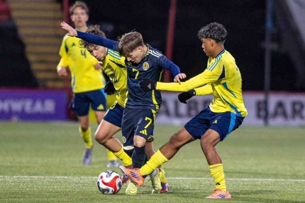 Scotland v Sweden U17, U 17 European Championships 31 10 2025. Group 3 Max Cameron of Scotland national team, Nationalteam gets challenged by the Swedish pairing of Gabriel Duarte Santos & Alexander Odefalk during the UEFA U17 s Euro Championship. Scotland vs Sweden, Albert Bartlett Stadium, Airdrie, Scotland Airdrie Albert Bartlett Stadium North Lanarkshire Scotland Editorial use only , Copyright: xColinxPoultneyx PSI-23146-0087