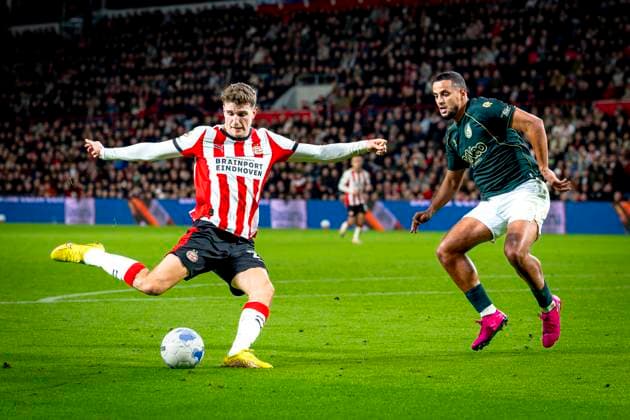PSV Eindhoven midfielder Guus Til, Fortuna Sittard midfielder Mohamed Ihattaren during the match PSV Eindhoven vs Fortuna Sittard at the Philips stadium for the Dutch Vriendenloterij Eredivisie season 2025-2026 in EINDHOVEN, Netherlands on 31 oktober 2025, (photo by Marcel van Dorst EYE4images DeFodi Images) PSV Eindhoven midfielder Guus Til, Fortuna Sittard midfielder Mohamed Ihattaren during the match PSV Eindhoven vs Fortuna Sittard at the Philips stadium for the Dutch Vriendenloterij Eredivisie season 2025 2026 in EINDHOVEN, Netherlands on 31 oktober 2025, photo by Marcel van Dorst EYE4images DeFodi Images