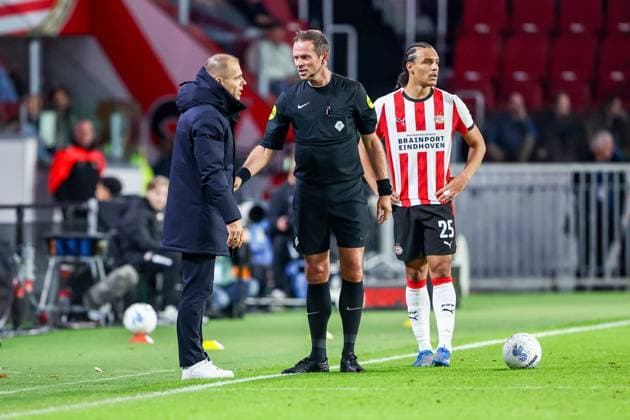 EINDHOVEN , 31-10-2025 , Philips Stadium , season 2025 2026 , Dutch football Eredivisie , match between PSV and Fortuna , picture shows Fortuna Sittard coach Danny Buijs PSV - Fortuna  x31784318x Copyright: