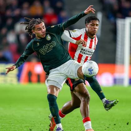 EINDHOVEN , 31-10-2025 , Philips Stadium , season 2025 2026 , Dutch football Eredivisie , match between PSV and Fortuna , picture shows PSV player Ryan Flamingo and Fortuna Sittard player Amin Laoukili PSV - Fortuna  x31784338x Copyright: