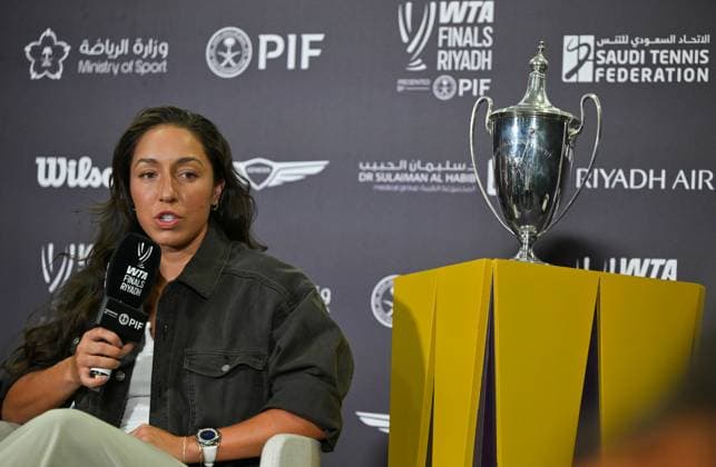 WTA, Tennis Damen Finals 2025 - press conference, PK, Pressekonferenz RIYADH, SAUDI ARABIA OCTOBER 31: Jessica Pegula of the United States speaks to the media during a press conference on Media Day ahead of the WTA Finals Riyadh at King Saud University Indoor Arena in Riyadh, Saudi Arabia, October 31, 2025. Riyadh Saudi Arabia  Copyright: xArturxWidakx originalFilename:widak-wtafinal251031_np2Cl.jpg