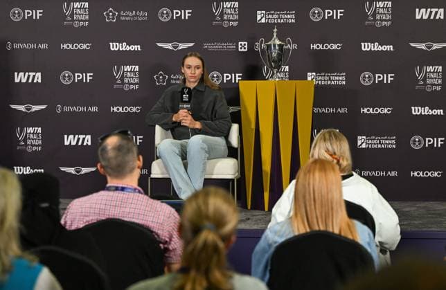 WTA, Tennis Damen Finals 2025 - press conference, PK, Pressekonferenz RIYADH, SAUDI ARABIA OCTOBER 31: Elena Rybakina of Kazakhstan speaks to the media during a press conference on Media Day ahead of the WTA Finals Riyadh at King Saud University Indoor Arena in Riyadh, Saudi Arabia, October 31, 2025. Riyadh Saudi Arabia  Copyright: xArturxWidakx originalFilename:widak-wtafinal251031_npTDY.jpg