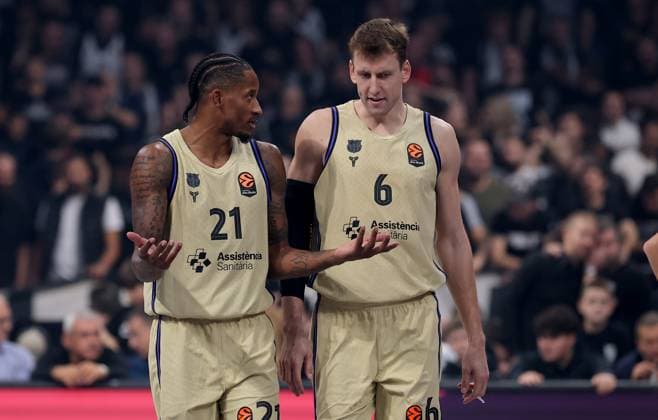Partizan v Barcelona, Euroleague, season 2025 2026, round 8 Belgrade, Serbia. 31th Oct, 2025. Barcelona s Will Clyburn and Jan Vesely during Euroleague basketball match between Partizan and Barcelona on October 31. 2025. in Belgrade, Serbia. Belgrade Serbia Copyright: xPedjaxMilosavljevic STARSPORTx