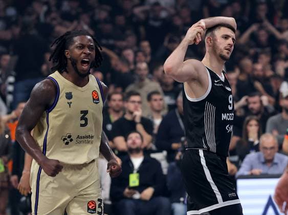 Partizan v Barcelona, Euroleague, season 2025 2026, round 8 Belgrade, Serbia. 31th Oct, 2025. Partizan s Vanja Marinkovic (R) and Barcelona s Myles Cale during Euroleague basketball match between Partizan and Barcelona on October 31. 2025. in Belgrade, Serbia. Belgrade Serbia Copyright: xPedjaxMilosavljevic STARSPORTx