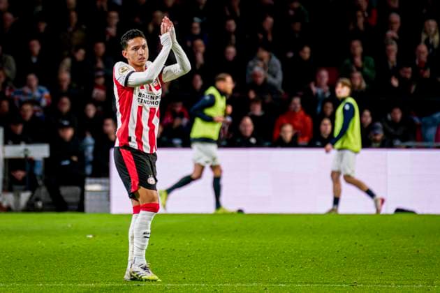 Mauro Junior of PSV Eindhoven thanking fans for their support PSV Eindhoven v Fortuna Sittard, PSV v Fortuna Sittard - Eredivisie, PSV Eindhoven v Fortuna Sittard - Dutch Eredivisie, Philips Stadion, October 31, 2025, Eindhoven, Netherlands.