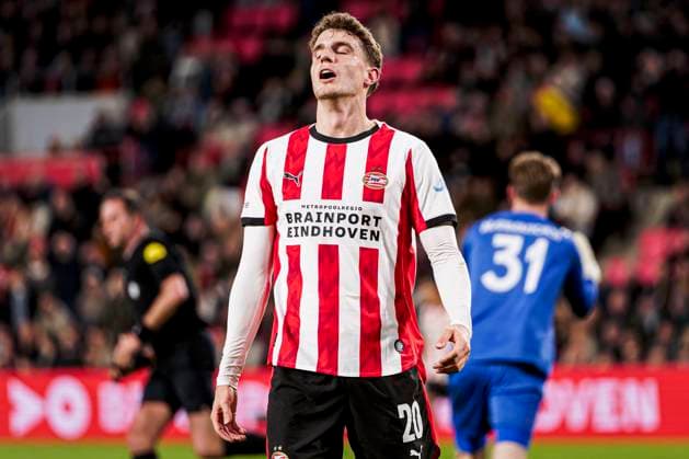 Guus Til of PSV Eindhoven looks dejected PSV Eindhoven v Fortuna Sittard, PSV v Fortuna Sittard - Eredivisie, PSV Eindhoven v Fortuna Sittard - Dutch Eredivisie, Philips Stadion, October 31, 2025, Eindhoven, Netherlands.