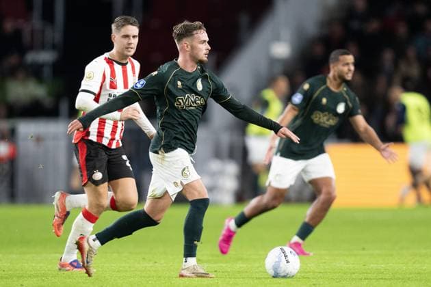 EINDHOVEN , 31-10-2025 , Philips Stadium , season 2025 2026 , Dutch Eredivisie football , match between PSV - Fortuna Sittard , picture shows Fortuna Sittard player Philip Brittijn and PSV player Joey Veerman PSV - Fortuna  x31784891x Copyright: