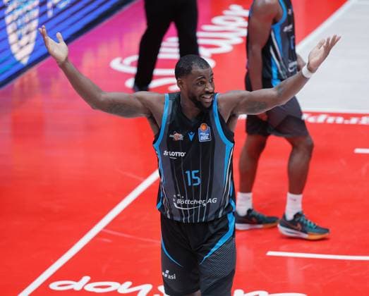 In the picture amazement at Naz Bohannon Science City Jena, 15 31 10 2025, Basketball, Fitness First Wuerzburg Baskets vs Science City Jena, easyCredit BBL, Matchday 6, Germany, Wuerzburg, tectake Arena, Copyright: HMBxMedia xJulienxBecker