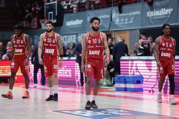 In the picture from left Charles Thompson Wuerzburg Baskets, 32 , David Muenkat Wuerzburg Baskets, 55 , Davion Mintz Wuerzburg Baskets, 10 and Marcus Carr Wuerzburg Baskets, 5 31 10 2025, Basketball, Fitness First Wuerzburg Baskets vs Science City Jena, easyCredit BBL, Matchday 6, Germany, Wuerzburg, tectake Arena, Copyright: HMBxMedia xJulienxBecker
