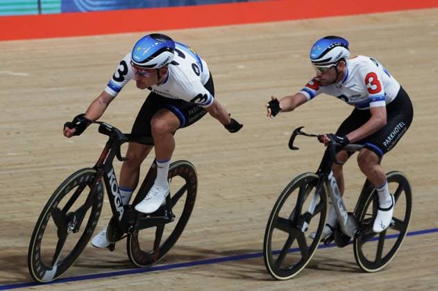 2025 London 3 Day Picture by Alex Whitehead SWpix.com - 31 10 2025 - Track cycling, Rad, Radsport, Bahnrad, Bahn - 2025 London 3 Day - Lee Valley VeloPark, London, England - Men™s Madison - Yanne Dorenbos & Vincent Hoppezak London Cycling England Copyright: x xSWpix.comx(t axPhotographyxHubxLtd)xAlexxWhitehead SWpix.comx SWP-3152-0031