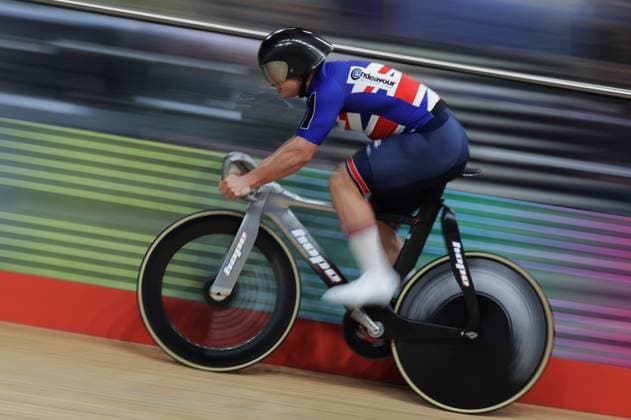 2025 London 3 Day Picture by Alex Whitehead SWpix.com - 31 10 2025 - Track cycling, Rad, Radsport, Bahnrad, Bahn - 2025 London 3 Day - Lee Valley VeloPark, London, England - Sprint Qualification - Matthew Richardson of Great Britain London Cycling England Copyright: x xSWpix.comx(t axPhotographyxHubxLtd)xAlexxWhitehead SWpix.comx SWP-3152-0040