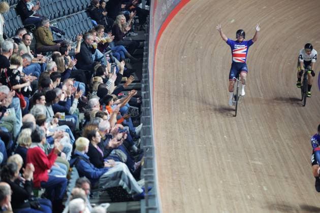 2025 London 3 Day Picture by Alex Whitehead SWpix.com - 31 10 2025 - Track cycling, Rad, Radsport, Bahnrad, Bahn - 2025 London 3 Day - Lee Valley VeloPark, London, England - Men™s Keirin- Matthew - RICHARDSON of Great Britain celebrates London Cycling England Copyright: x xSWpix.comx(t axPhotographyxHubxLtd)xAlexxWhitehead SWpix.comx SWP-3152-0057