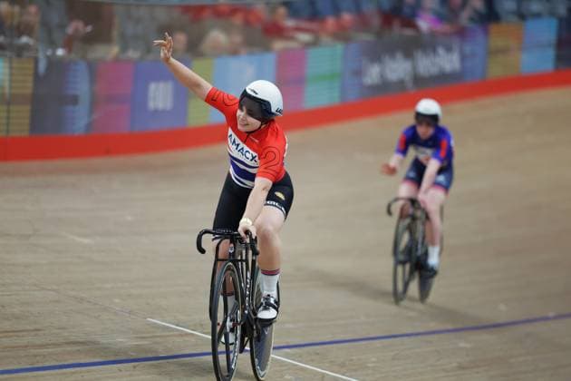 2025 London 3 Day Picture by Alex Whitehead SWpix.com - 31 10 2025 - Track cycling, Rad, Radsport, Bahnrad, Bahn - 2025 London 3 Day - Lee Valley VeloPark, London, England - Sprint Finals Women - Sophie CAPEWELL of Great Britain celebrates London Cycling England Copyright: x xSWpix.comx(t axPhotographyxHubxLtd)xAlexxWhitehead SWpix.comx SWP-3152-0044