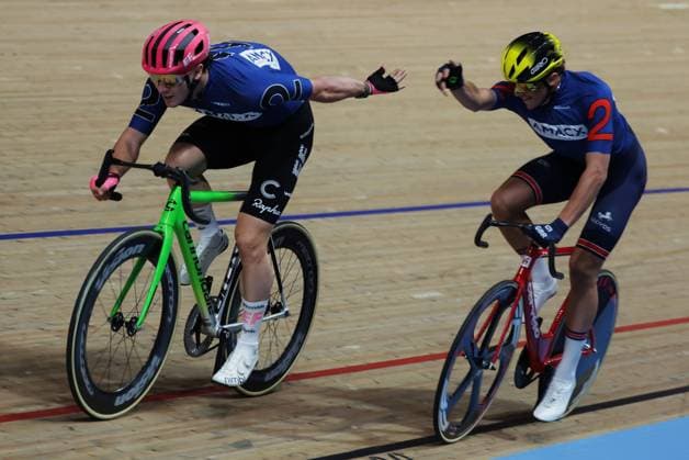 2025 London 3 Day Picture by Alex Whitehead SWpix.com - 31 10 2025 - Track cycling, Rad, Radsport, Bahnrad, Bahn - 2025 London 3 Day - Lee Valley VeloPark, London, England - Men™s Madison - Yanne Dorenbos & Vincent Hoppezak of The Netherlands London Cycling England Copyright: x xSWpix.comx(t axPhotographyxHubxLtd)xAlexxWhitehead SWpix.comx SWP-3152-0063