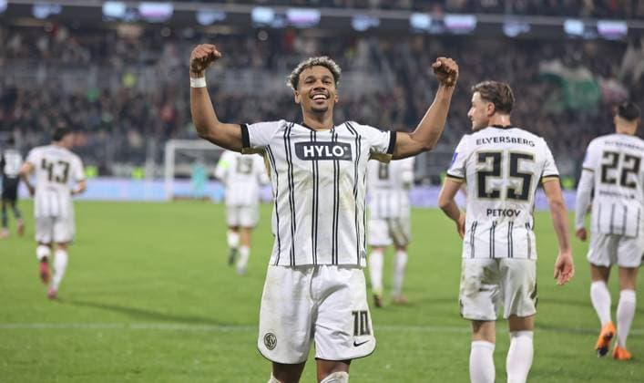 31 10 2025, Football, Men, 2 Bundesliga, Season 2025 2026, SV 07 Elversberg Hannover 96, Bambase Conte SV 07 Elversberg celebrates his goal for 2 1 Elversberg Ursapharm Arena an der Kaiserlinde Saarland Germany EN Copyright: xSebastianxBachx