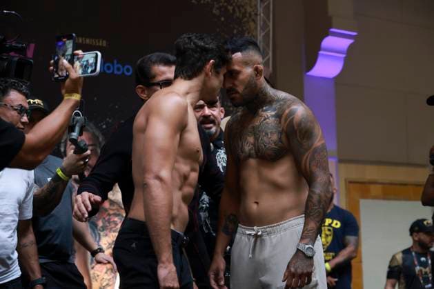 Official face-off of the athletes at the Fight Music Show in Sao Paulo. Sao Paulo (SP), 10 31 2025 - Face-off Fight Music Show - Athletes Leonardo Moraes and Gabriel Souza during the official weigh-in and face-off for the Fight Music Show, the largest influencer fighting event in Latin America. The event takes place at the Municipal Market in the central region of the city of Sao Paulo, this Friday, October 31, 2025. (Foto: Leco Viana Thenews2 imago images) SPO  Copyright: xLecoxVianax