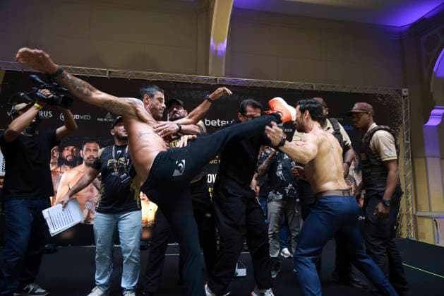 Official face-off of the athletes at the Fight Music Show in Sao Paulo. Sao Paulo (SP), 10 31 2025 - Face-off fight music show - General brawl between athletes Victor Ruiz and Diego Grossi during the official face-off of the athletes of the Fight Music Show, the largest influencer fighting event in Latin America, the event takes place at the Municipal Market in the central region of the city of Sao Paulo, this Friday, October 31, 2025. (Foto: Leco Viana Thenews2 imago images) SPO  Copyright: xLecoxVianax