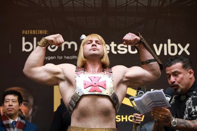 Official face-off of the athletes at the Fight Music Show in Sao Paulo. Sao Paulo (SP), 10 31 2025 - Face-off Fight Music Show - The athlete He-Man during the weigh-in and official face-off of the athletes of the Fight Music Show, the largest influencer fighting event in Latin America, the event takes place at the Municipal Market in the central region of the city of Sao Paulo, this Friday, October 31, 2025. (Foto: Leco Viana Thenews2 imago images) SPO  Copyright: xLecoxVianax